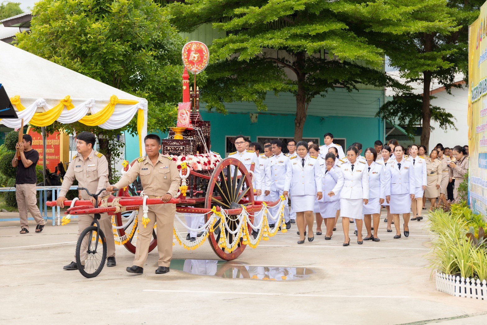 LINE ALBUM เทียนพระราชทาน 250709 25