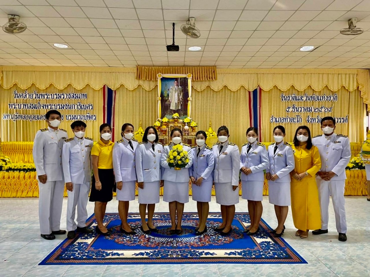 LINE ALBUM วางพานดอกไม้ 5 ธค 64 ๒๒๐๑๒๑ 6